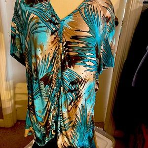 Brittney Black sparkles top size 1X. Gathering up the front short sleeve